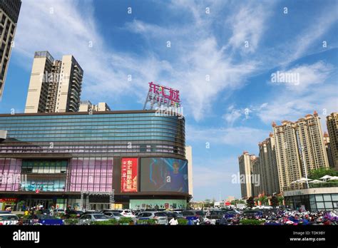 Maoming Wanda Plaza – An Urban Oasis for Shopping and Entertainment Extravaganza!