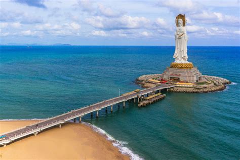 Nanshan Temple! A Majestic Oasis of Serenity and Cultural Significance