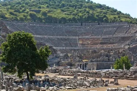 Ancient Ephesus: Unearthing History and Witnessing Architectural Wonders!