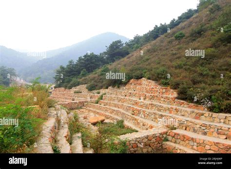 Qinglong Mountain Scenic Area: Where History Meets Nature's Grandiose Embrace!