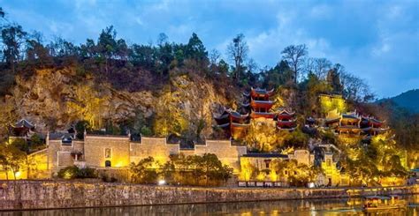 The Erhuang Temple: A Hidden Gem of History and Tranquility!