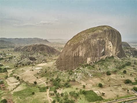 The Zuma Rock Majestic Monolith: A Geological Marvel That Whispers Tales of Ancient Legends