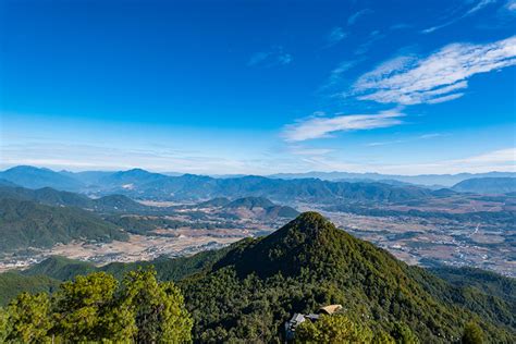 Yunfeng Mountain Scenic Area - A Majestic Escape into Ancient Bamboo Forests and Breathtaking Views!